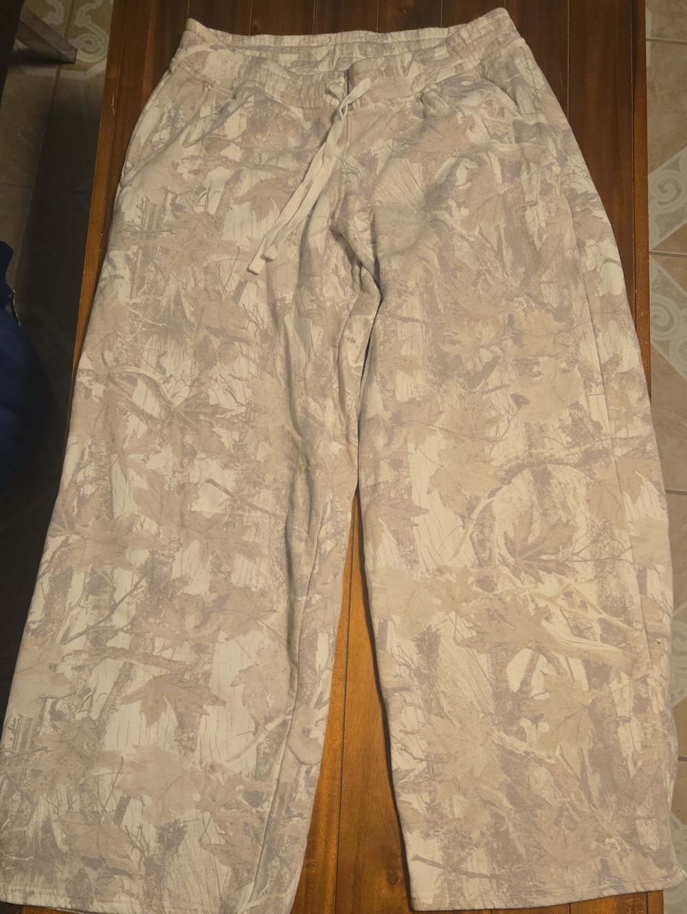 Hollister Beige Camouflage Drawstring Joggers M